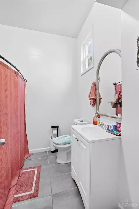Bath - 1027 Winfield Ave, Cincinnati, OH 45205 photo 1 of 4