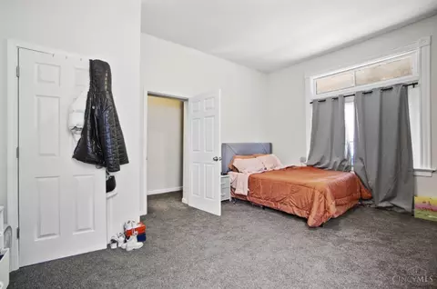 Bedroom - 1027 Winfield Ave, Cincinnati, OH 45205 photo 2 of 10