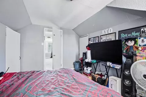 Bedroom - 1027 Winfield Ave, Cincinnati, OH 45205 photo 10 of 10