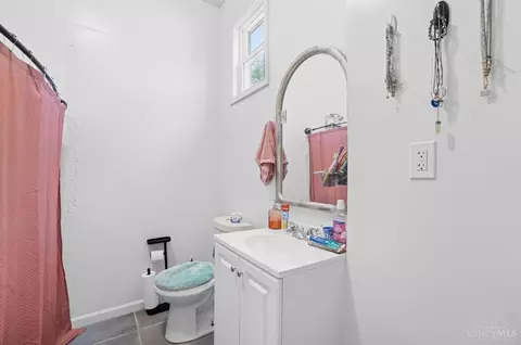 Bath - 1027 Winfield Ave, Cincinnati, OH 45205 photo 2 of 4