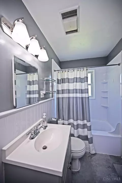 Bath - 3589 Eyrich Rd, Cincinnati, OH 45248 photo 1 of 3