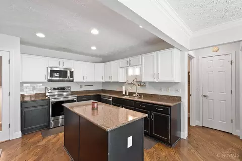Kitchen - 7177 Welbeck Dr, Hamilton Township, OH 45039 photo 1 of 2