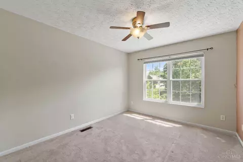 Bedroom - 7177 Welbeck Dr, Hamilton Township, OH 45039 photo 5 of 11
