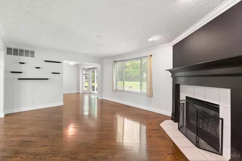 Living - 7177 Welbeck Dr, Hamilton Township, OH 45039 photo 3 of 7