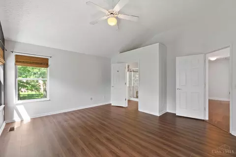 Bedroom - 7177 Welbeck Dr, Hamilton Township, OH 45039 photo 2 of 11