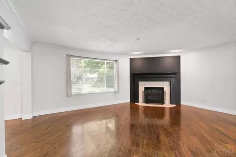 Living - 7177 Welbeck Dr, Hamilton Township, OH 45039 photo 2 of 7
