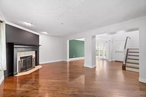 Living - 7177 Welbeck Dr, Hamilton Township, OH 45039 photo 4 of 7