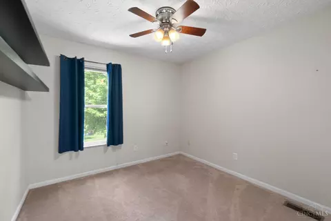 Bedroom - 7177 Welbeck Dr, Hamilton Township, OH 45039 photo 9 of 11