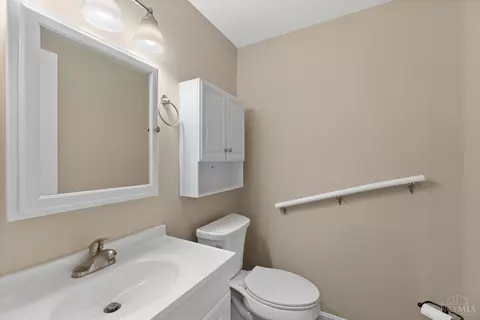 Bath - 7177 Welbeck Dr, Hamilton Township, OH 45039 photo 3 of 3
