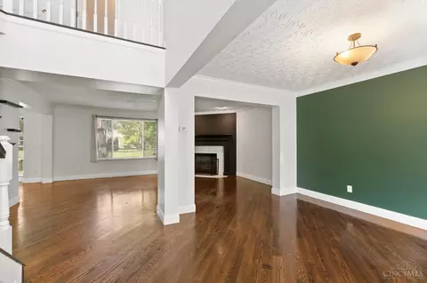 Living - 7177 Welbeck Dr, Hamilton Township, OH 45039 photo 6 of 7