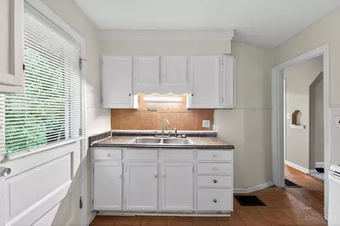 Kitchen - 1866 Ashbrook Dr, Cincinnati, OH 45238 photo 3 of 3