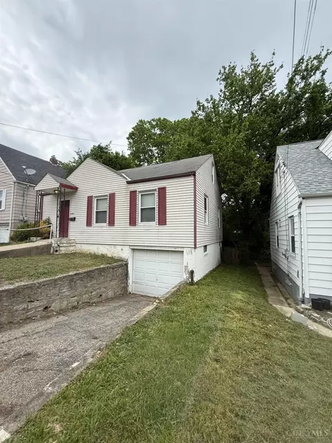 1866 Ashbrook Dr, Cincinnati, OH 45238