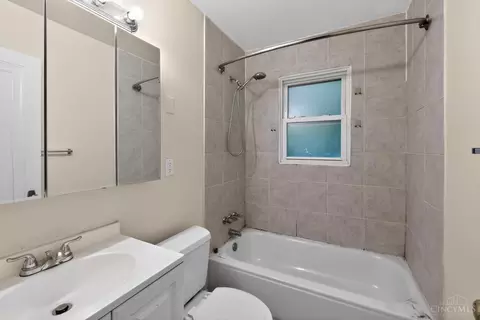 Bath - 1866 Ashbrook Dr, Cincinnati, OH 45238 photo 2 of 2