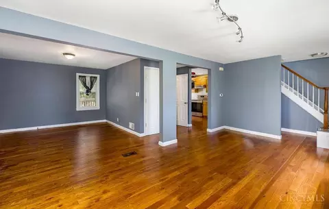 Living - 2488 Kipling Ave, Cincinnati, OH 45239 photo 3 of 4