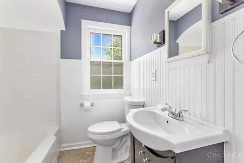 Bath - 2488 Kipling Ave, Cincinnati, OH 45239 photo 2 of 2