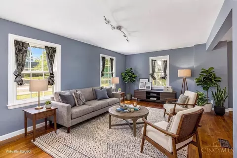 Living - 2488 Kipling Ave, Cincinnati, OH 45239 photo 2 of 4