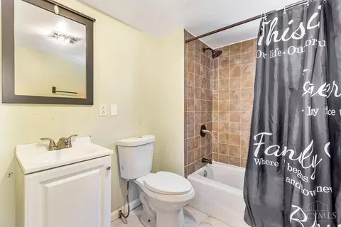 Bath - 2488 Kipling Ave, Cincinnati, OH 45239 photo 1 of 2