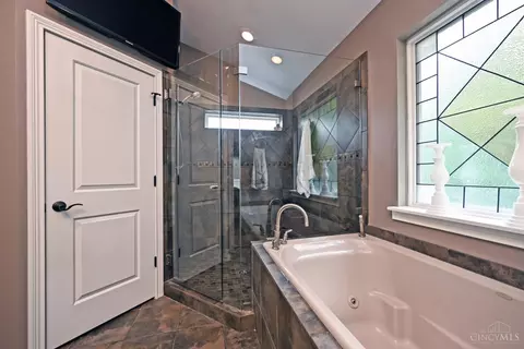 Bath - 1793 Sycamore St, Cincinnati, OH 45202 photo 7 of 8