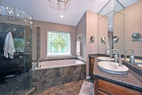 Bath - 1793 Sycamore St, Cincinnati, OH 45202 photo 5 of 8