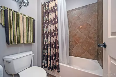 Bath - 1793 Sycamore St, Cincinnati, OH 45202 photo 3 of 8