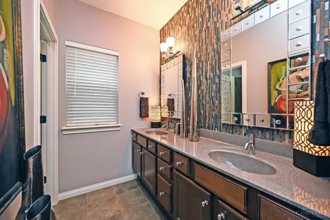 Bath - 1793 Sycamore St, Cincinnati, OH 45202 photo 2 of 8