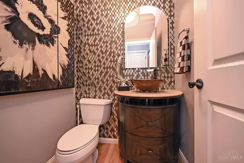 Bath - 1793 Sycamore St, Cincinnati, OH 45202 photo 1 of 8