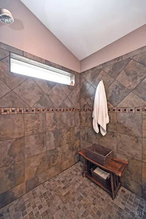 Bath - 1793 Sycamore St, Cincinnati, OH 45202 photo 8 of 8
