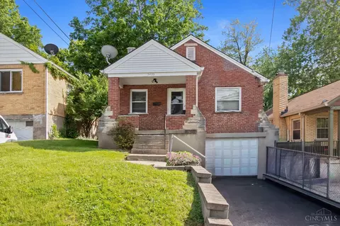 2425 St Albans Ave, Golf Manor, OH 45237