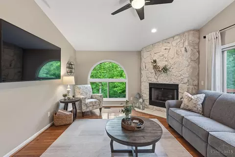 Living - 8196 Rivers Edge Cir, Maineville, OH 45039 photo 2 of 8