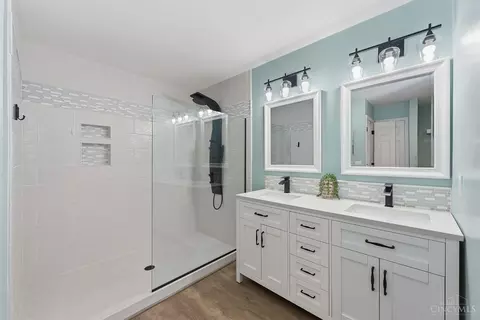Bath - 8196 Rivers Edge Cir, Maineville, OH 45039 photo 4 of 8