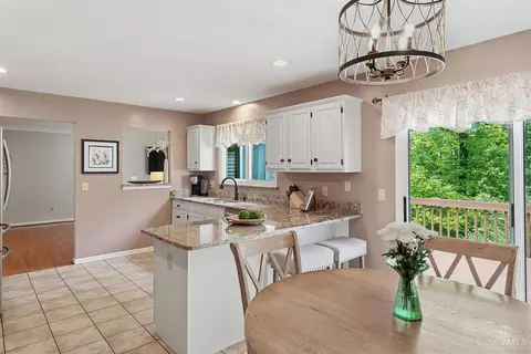 Kitchen - 8196 Rivers Edge Cir, Maineville, OH 45039 photo 2 of 5