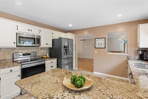 Kitchen - 8196 Rivers Edge Cir, Maineville, OH 45039 photo 5 of 5
