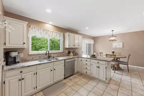 Kitchen - 8196 Rivers Edge Cir, Maineville, OH 45039 photo 1 of 5
