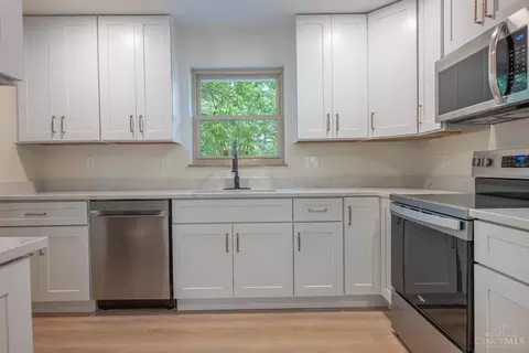 Kitchen - 6481 Devonwood Dr, Cincinnati, OH 45224 photo 2 of 4