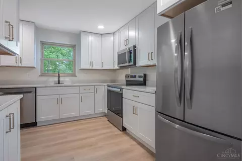 Kitchen - 6481 Devonwood Dr, Cincinnati, OH 45224 photo 3 of 4