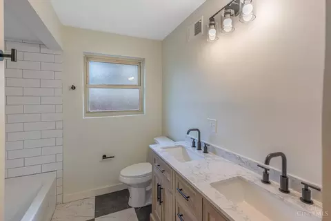 Bath - 6481 Devonwood Dr, Cincinnati, OH 45224 photo 2 of 4