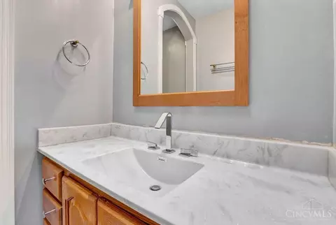 Bath - 1210 Dixie Ct, Lincoln Heights, OH 45215 photo 2 of 10
