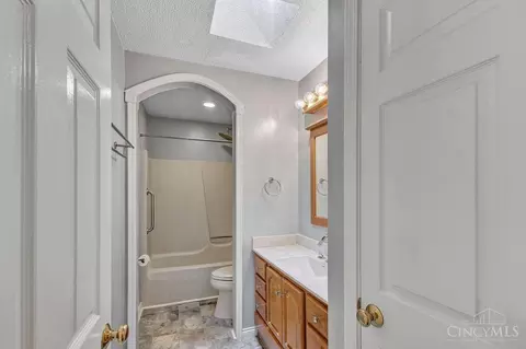 Entry Way - 1210 Dixie Ct, Lincoln Heights, OH 45215 photo 2 of 3
