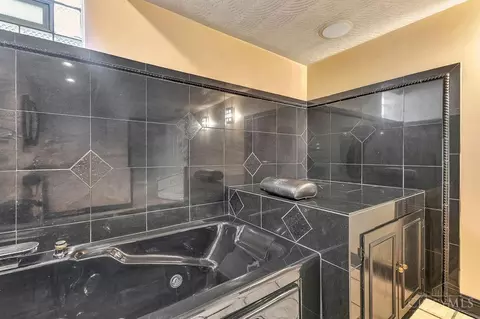 Bath - 1210 Dixie Ct, Lincoln Heights, OH 45215 photo 7 of 10