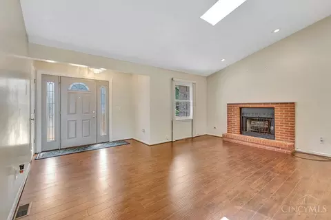 Living - 1210 Dixie Ct, Lincoln Heights, OH 45215 photo 3 of 4