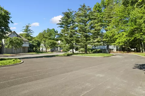 Exterior - 496 Mapleleaf Dr, Cincinnati, OH 45255 photo 5 of 6