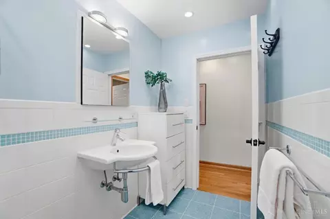 Bath - 1015 St Gregory St, Cincinnati, OH 45202 photo 4 of 4