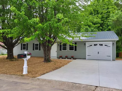108 Lee Ann Ct, Blanchester, OH 45107