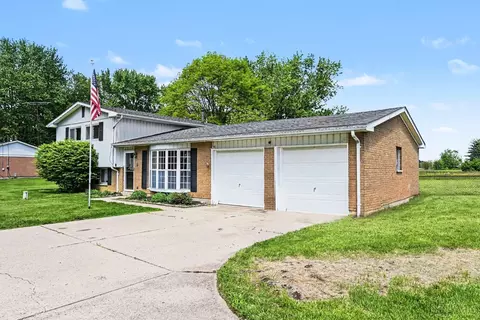 Exterior - 5884 Troy Rd, Springfield, OH 45502 photo 3 of 9