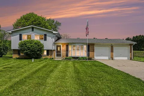 5884 Troy Rd, Springfield, OH 45502