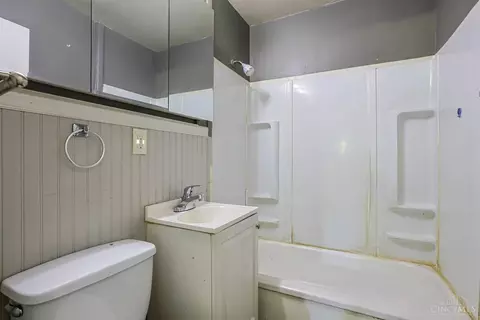 Bath - 8793 Balboa Dr, Cincinnati, OH 45231 photo 1 of 1
