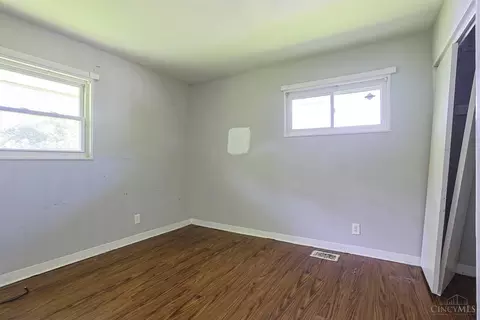 Bedroom - 8793 Balboa Dr, Cincinnati, OH 45231 photo 5 of 6