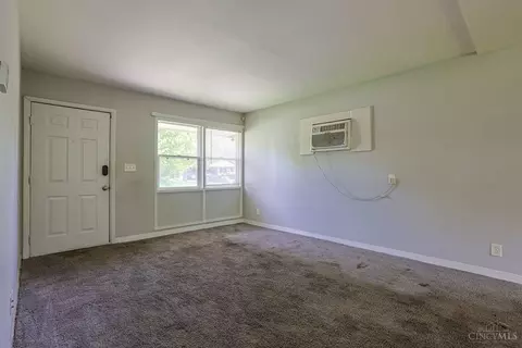 Living - 8793 Balboa Dr, Cincinnati, OH 45231 photo 2 of 5