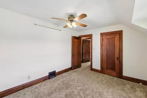 Bedroom - 5636 River Rd, Cincinnati, OH 45233 photo 6 of 10