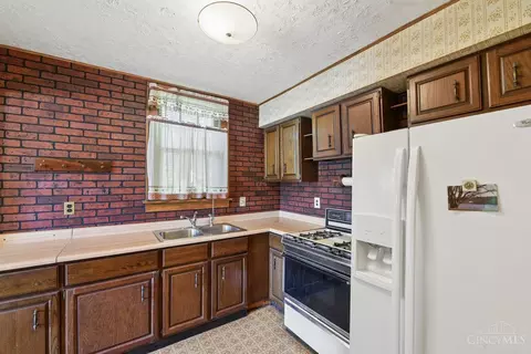 Kitchen - 5636 River Rd, Cincinnati, OH 45233 photo 2 of 2